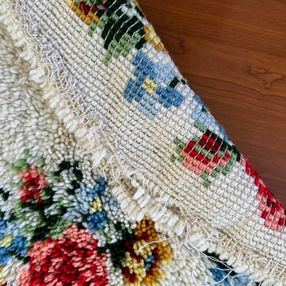 Vintage Latch Hook Rug Red Blue Yellow Floral - Picture 5 of 8